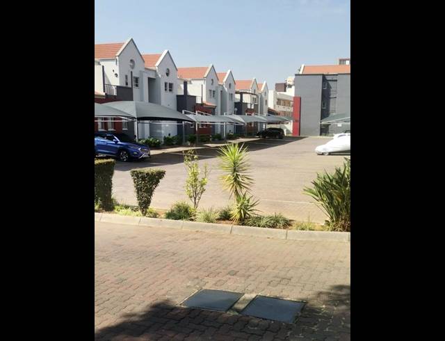 1 BEDROOM APARTMENT FOR SALE IN RANDBURG CENTRAL